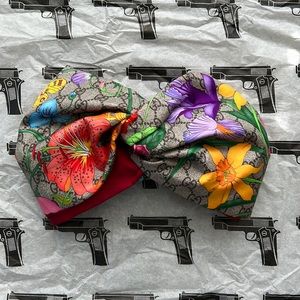 Gucci GG Flora print silk headband.